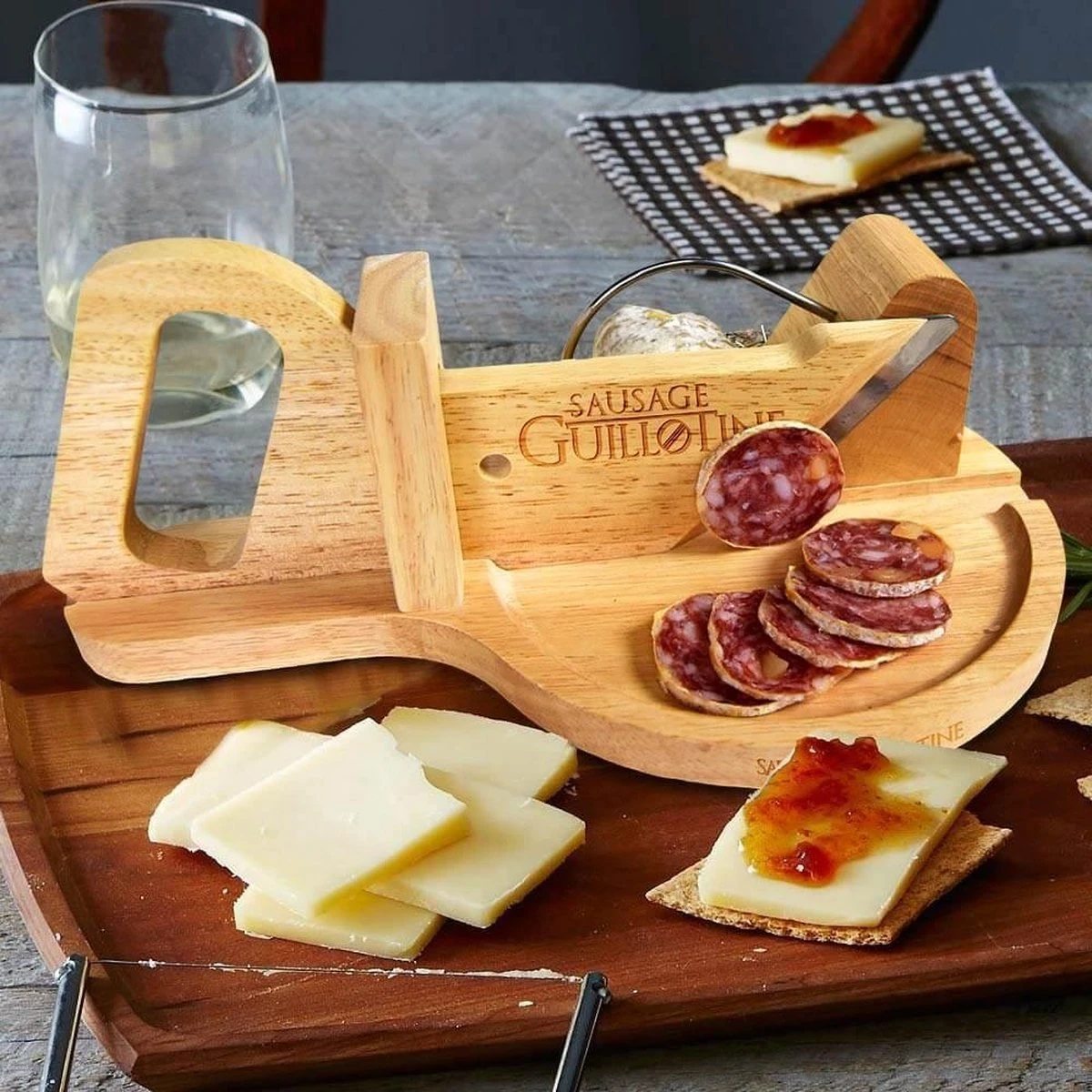 MikaMax Worst Guillotine - Worstsnijder - Worst Snijplank - Sausage Guillotine - Makkelijk Schoon Te Maken - RVS Mes - Bamboe - 30 x 19cm MikaMax Worst Guillotine - Worstsnijder - Worst Snijplank - Sausage Guillotine - Makkelijk Schoon Te Maken - RVS Mes - Bamboe - 30 X 19cm -Heng Kookserie Winkel 1200x1200 114