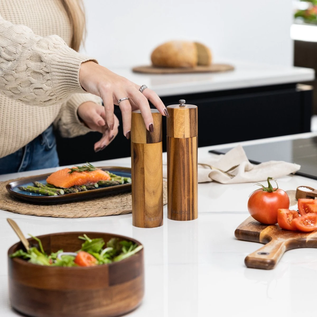 Deleca Luxe Peper en Zoutmolen Set - Zout / Pepermolen - Handmatig - Met Navul Lepel & Geschenkdoos - Acacia Hout - Rond Deleca Luxe Peper En Zoutmolen Set - Zout / Pepermolen - Handmatig - Met Navul Lepel & Geschenkdoos - Acacia Hout - Rond -Heng Kookserie Winkel 1200x1200 147