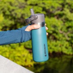 Stanley The IceFlow™ Flip Straw Water Bottle 0,65L - Thermosfles - Lagoon -Heng Kookserie Winkel 1200x1200 188