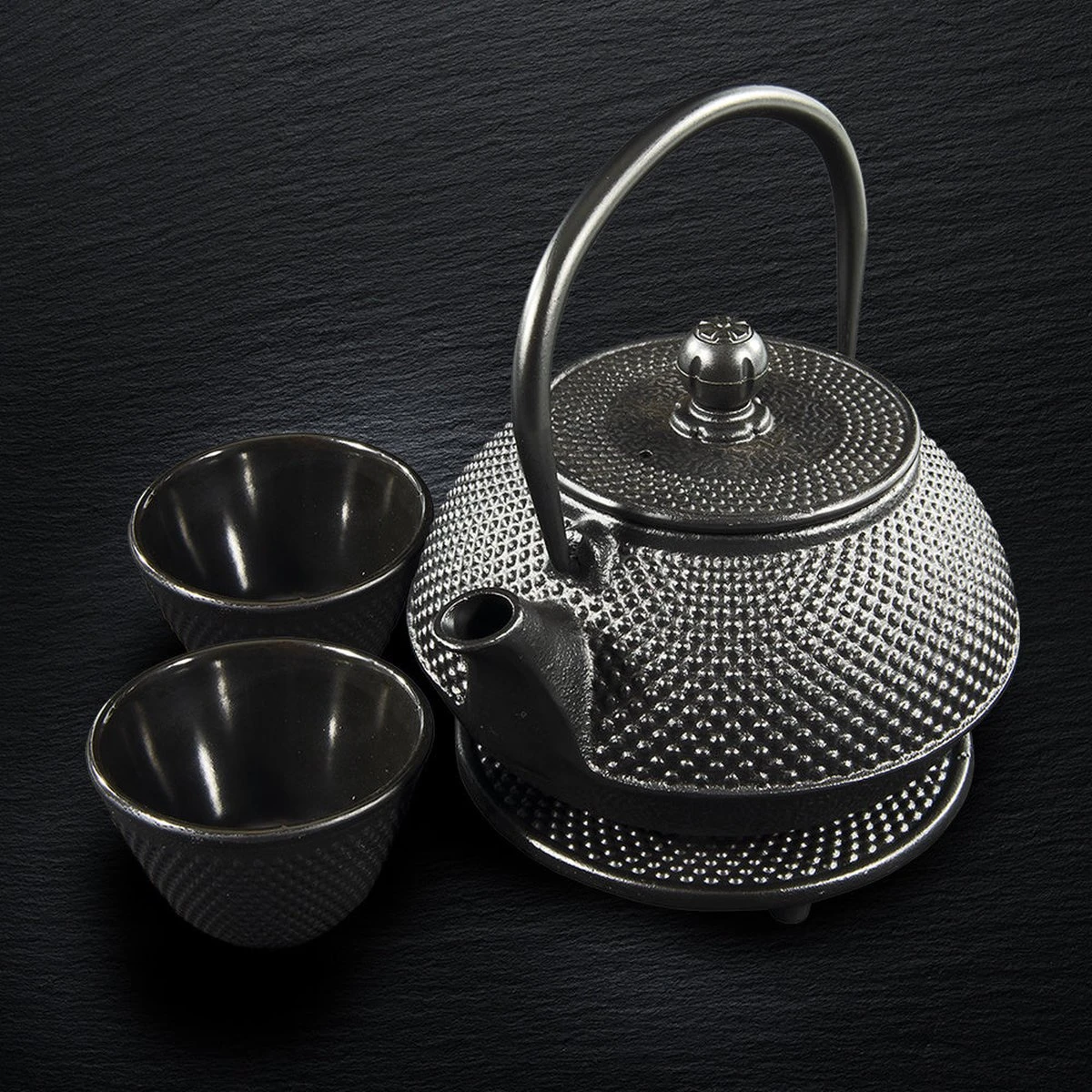 SakuraTea - Theepot Set - 4-delig - Gietijzer - Zwart - 0.8L - 2 Kopjes (100ml) SakuraTea - Theepot Set - 4-delig - Gietijzer - Zwart - 0.8L - 2 Kopjes (100ml) -Heng Kookserie Winkel 1200x1200 266