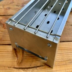 Spiedini Saté-bbq Bali 40 Mini - Kleine, Smalle Houtskoolbarbecue Met Horizontaal Rooster Voor Sate Of Andere Spiesjes - 40 Cm Lang, 11 Cm Breed, 14 Cm Hoog - Ideaal Voor Tuin- Of Open Haard, Of Balkon - Materiaal: Gealuminiseerd Ijzer -Heng Kookserie Winkel 1200x1200 324