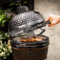 BluMill Kamado BBQ Egg - Kamado 13 Inch - Incl. Vlees Thermometer - Houtskoolbarbecues - Zwart - Ø 27cm -Heng Kookserie Winkel 1200x1200 333