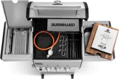 Burnhard Gas BBQ FRED JR. Deluxe - 2 Branders - Incl. Keramische Infraroodbrander & Afdekhoes - Deluxe 4 Burnhard Gas BBQ FRED JR. Deluxe - 2 Branders - Incl. Keramische Infraroodbrander & Afdekhoes - Deluxe -Heng Kookserie Winkel 1200x797 1