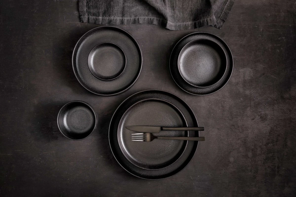 Maastricht Porselein Serviesset Universe Porselein 6-persoons 24-delig Zwart Maastricht Porselein Serviesset Universe Porselein 6-persoons 24-delig Zwart -Heng Kookserie Winkel 1200x800 21