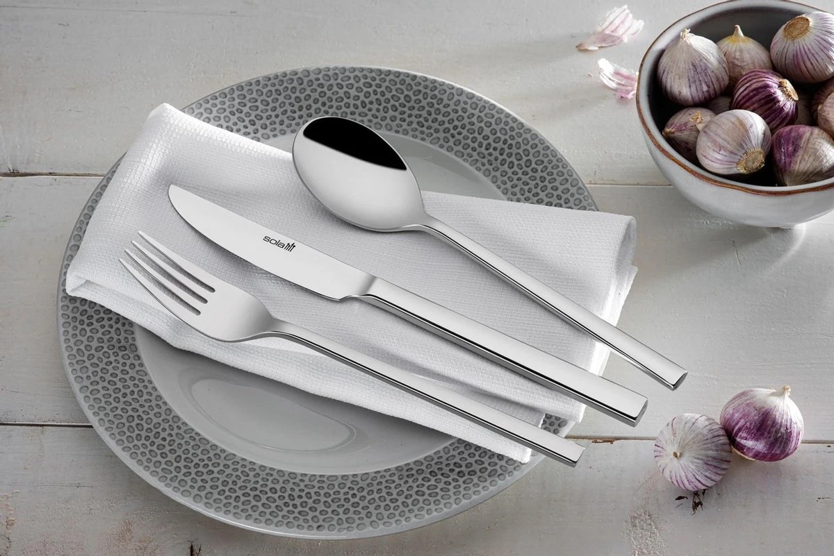 Sola Bestekset Montreux - Modern - 12 persoons - 100 delig - Zilverwit Edelstaal 18/10 - RVS - Zilver Sola Bestekset Montreux - Modern - 12 Persoons - 100 Delig - Zilverwit Edelstaal 18/10 - RVS - Zilver -Heng Kookserie Winkel 1200x801 1