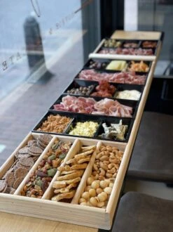 Sjoelbak - Borrelsjoelbak - Hapjesplank - Borrelplank - Mini Sjoelbak 120 Cm Met Zwarte Bakjes - Kleine Sjoelbakken 4 Sjoelbak - Borrelsjoelbak - Hapjesplank - Borrelplank - Mini Sjoelbak 120 Cm Met Zwarte Bakjes - Kleine Sjoelbakken -Heng Kookserie Winkel 899x1200